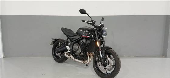 TRIUMPH TRIDENT 660 